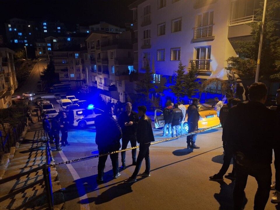 Ankara Mamak'ta Takside Kanlı Hesaplaşma: Arkadaşını Tabancayla Ağır Yaraladı