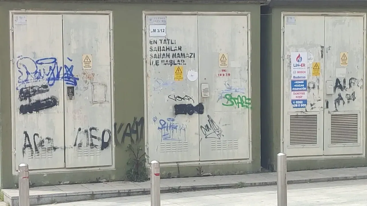 Gebze Sokaklarında Görüntü Kirliliği İsyanı: Duvarlar Yazı Tahtasına Döndü