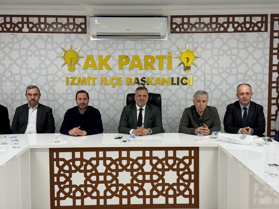 AK Parti İzmit’te Vefa Buluşma: Kurucularla Vefa Gecesi