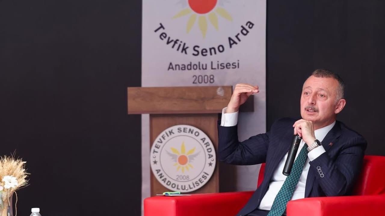 Başkan Büyükakın'dan Gençlere Hayat Dersi: "Kalıplarınızı Kırın"