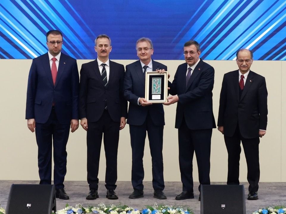 ASELSAN'dan GTÜ'lü Profesör Sedat Alkoy'a Stratejik İş Birliği Ödülü