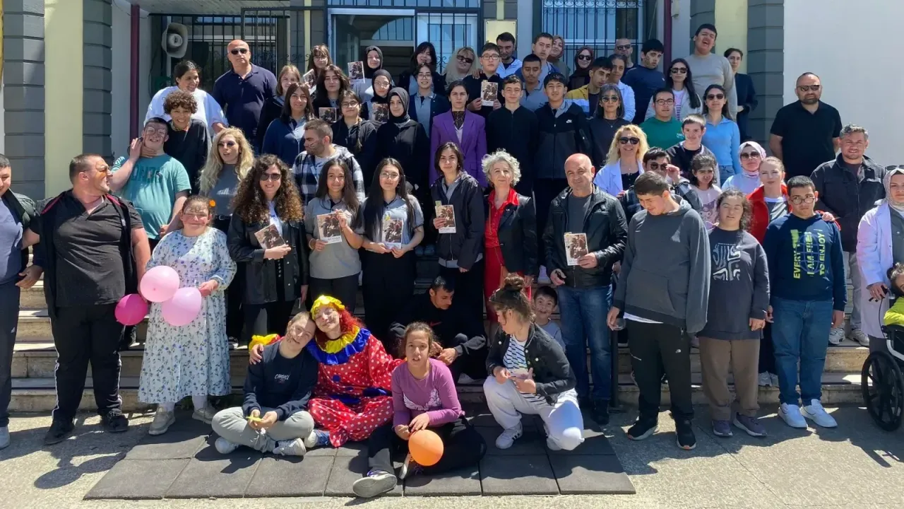 Kocaeli’de Liseliler ve Özel Öğrenciler Sanatın Renklerinde Buluştu