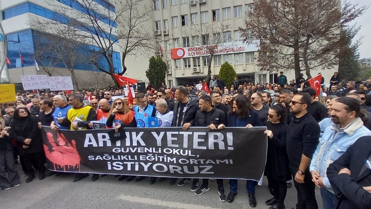 Gebze'de Eğitim Sendikalarından Dev Ortak Eylem: Şiddete Son Verin