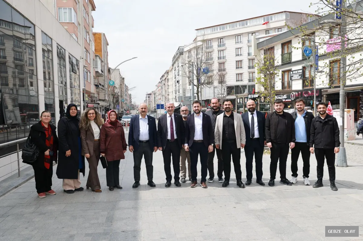 Gebze’de Beş Başkan Esnafla Buluştu: Şehit Numan Dede Çıkartması